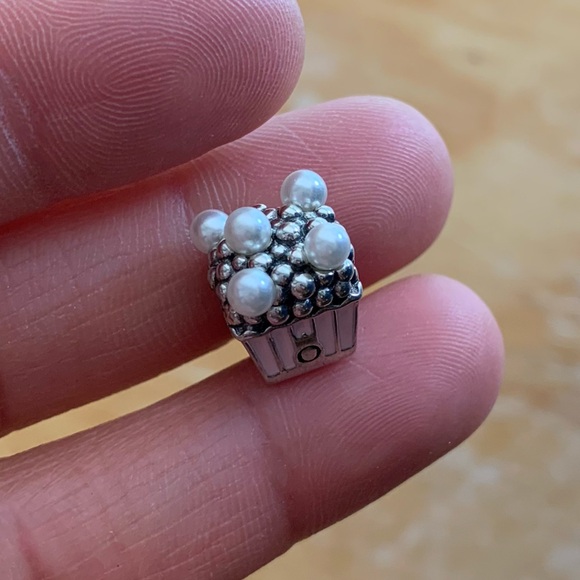 NWOT Delicious Popcorn Charm, Pale Pink Enamel & White Crystal Pearls Silver 925 - Picture 4 of 11